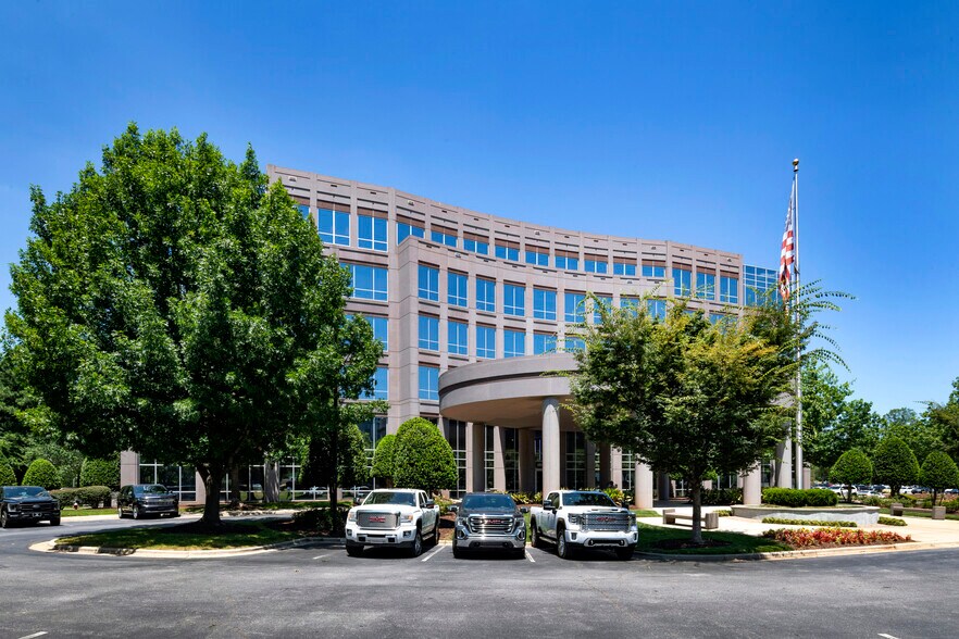 3301 Benson Dr, Raleigh, NC à louer - Photo du bâtiment - Image 2 de 25