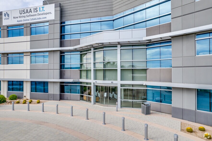 25700 N Norterra Pky, Phoenix, AZ à louer - Photo du bâtiment - Image 3 de 5