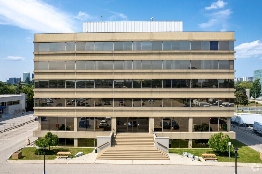 101 Duncan Mill Rd, Toronto, ON à vendre - Photo du bâtiment - Image 2 de 4