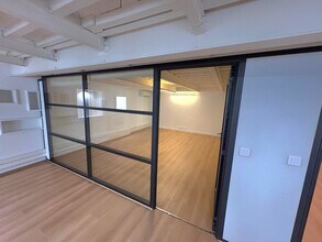 Office in Marseille for lease Interior Photo- Image 2 of 9