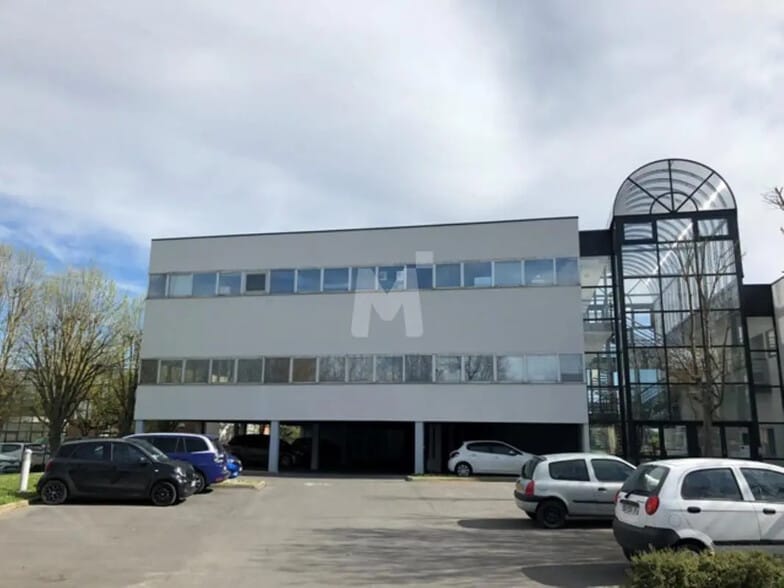 Office in Évry-Courcouronnes for lease - Building Photo - Image 2 of 11