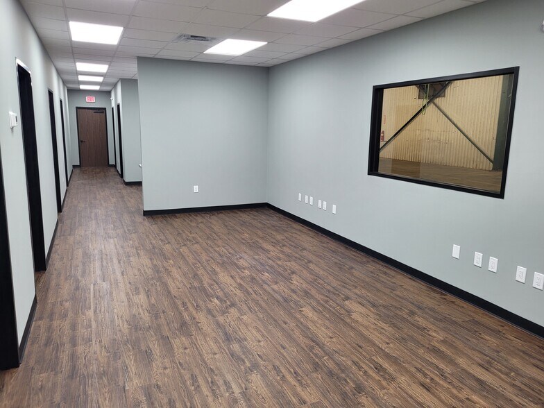 9902 E Hardy Rd, Houston, TX à vendre - Photo intérieure - Image 3 de 7