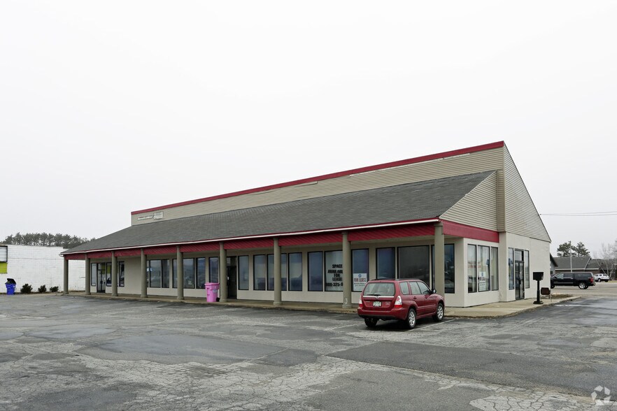 1602-1604 N Mitchell St, Cadillac, MI for lease - Primary Photo - Image 1 of 3