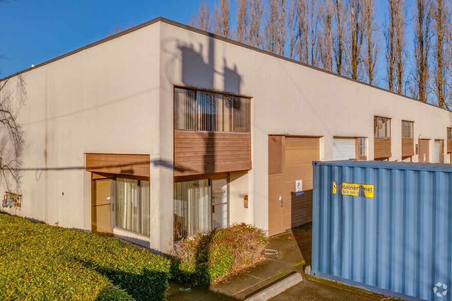 2531 Vauxhall Pl, Richmond, BC à louer - Photo du bâtiment - Image 3 de 4