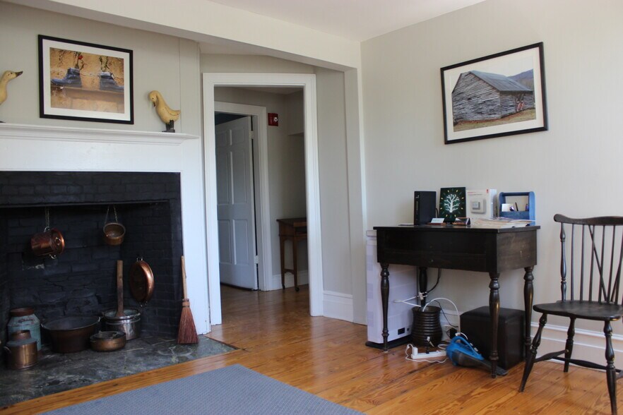 88 Bradley Rd, Woodbridge, CT à vendre - Photo du bâtiment - Image 3 de 28