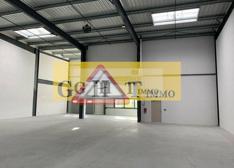 Industrial in Saint-Maur-des-Fossés for lease Interior Photo- Image 1 of 7