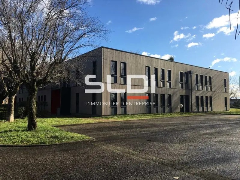 Avenue Du Docteur Georges Lévy, Vénissieux for lease Building Photo- Image 1 of 17