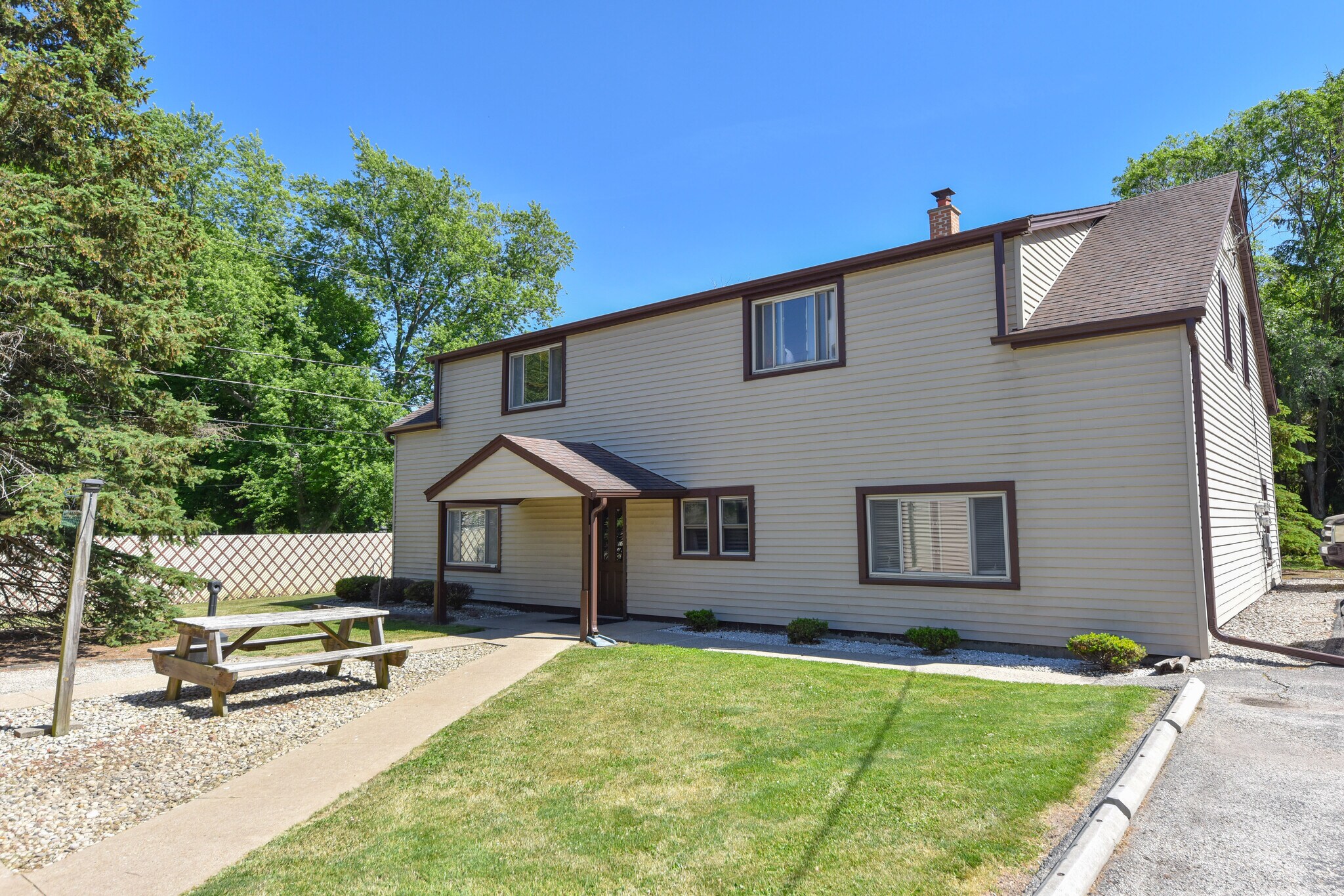 N96W20275 County Line Rd, Menomonee Falls, WI à vendre Photo du bâtiment- Image 1 de 51