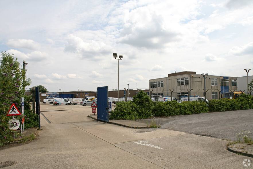 Griffin Ln, Aylesbury à louer - Photo principale - Image 1 de 5