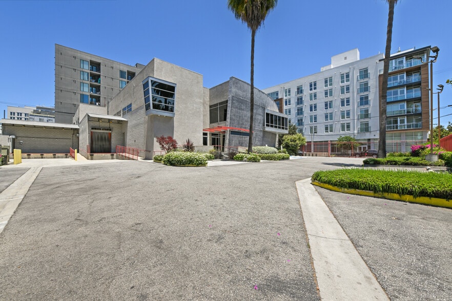 6735 Selma Ave, Hollywood, CA for lease - Building Photo - Image 3 of 11