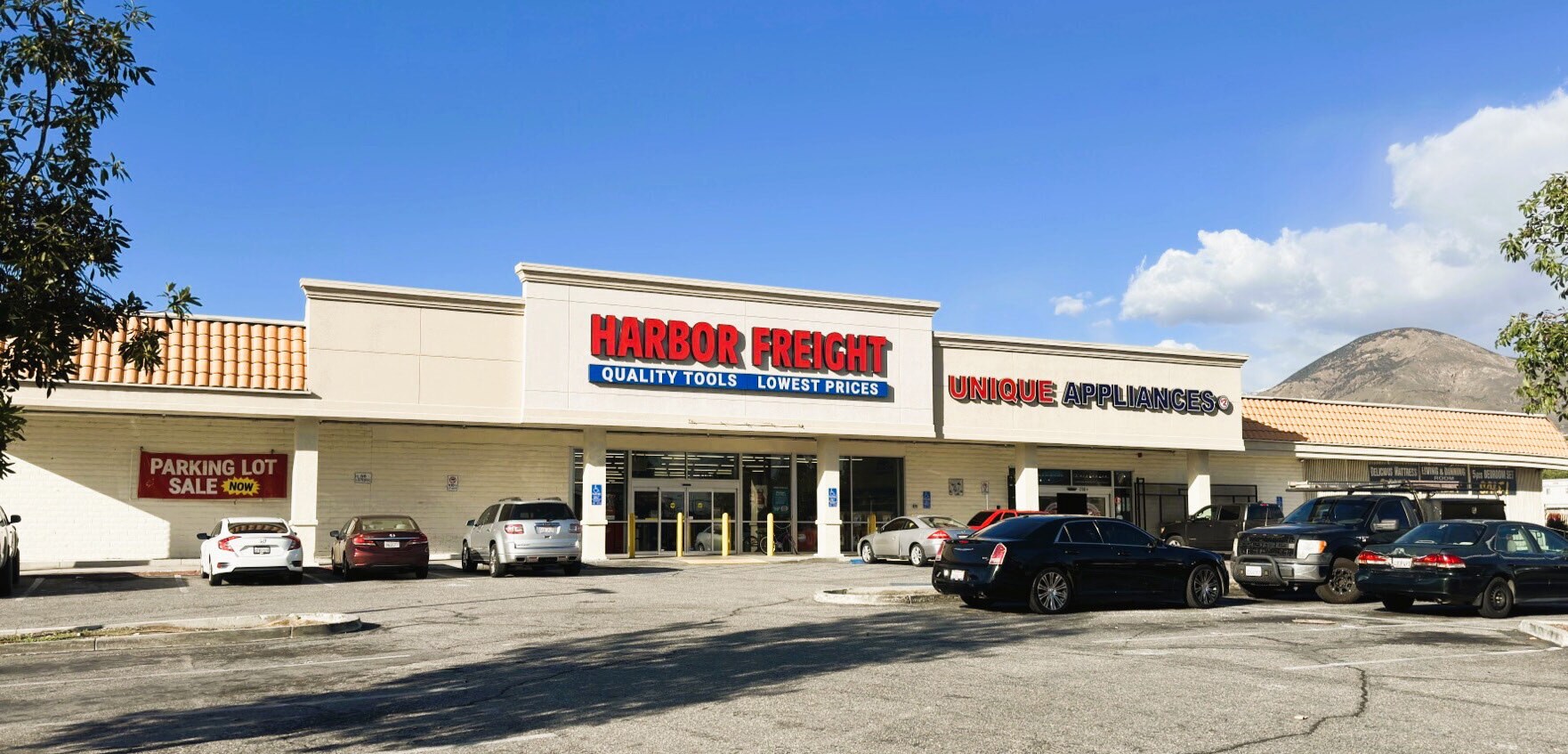 Harbor Freight Anchored Shopping Center portfolio of 2 properties for sale on LoopNet.ca Building Photo- Image 1 of 5
