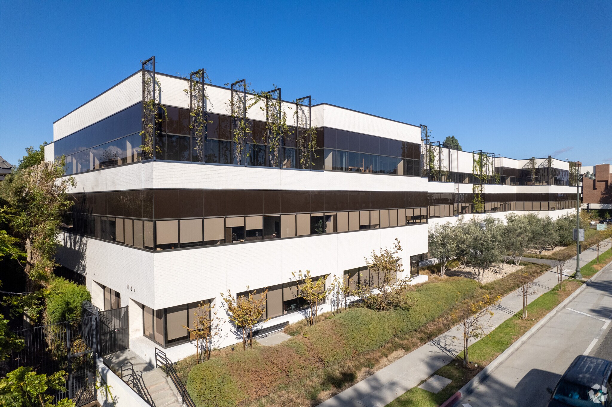 4525 Wilshire Blvd, Los Angeles, CA à louer Photo principale- Image 1 de 10