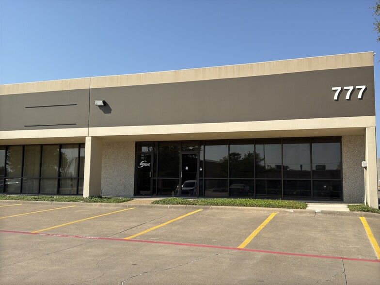 777 N Grove Rd, Richardson, TX à louer - Photo du bâtiment - Image 1 de 5