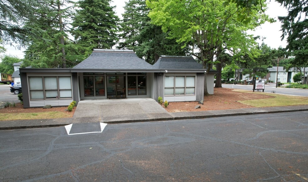 11104 SE Stark St, Portland, OR for sale - Building Photo - Image 2 of 18