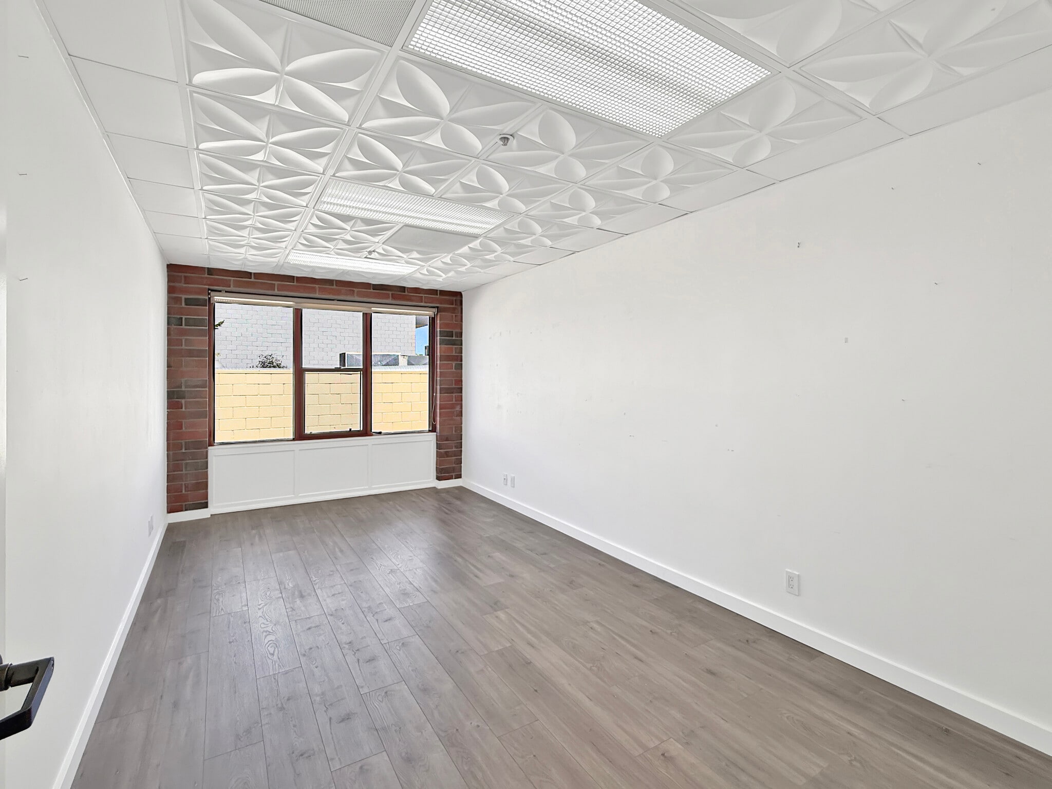 885 Oak Grove Ave, Menlo Park, CA for lease Interior Photo- Image 1 of 2