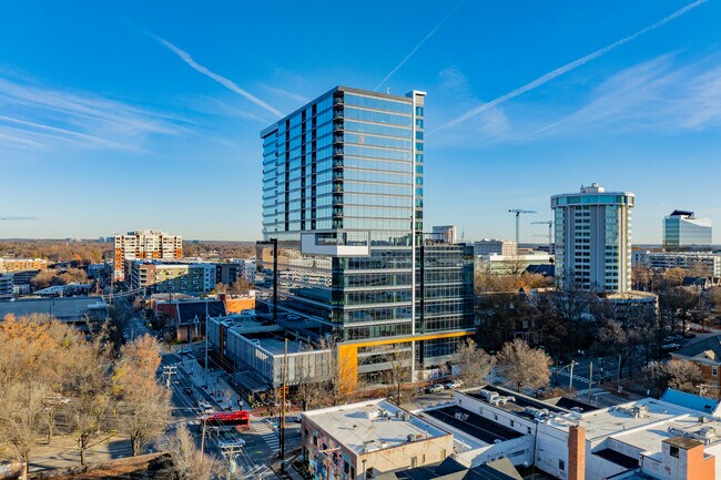 Plus de détails pour 400 Hillsborough St, Raleigh, NC - Commerce de détail à louer