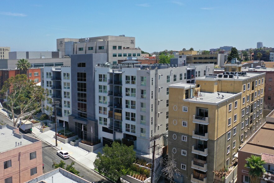 422 S Lake St, Los Angeles, CA à vendre - Photo principale - Image 1 de 30