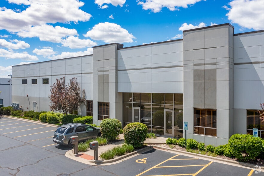 2360-2380 Vantage Dr, Elgin, IL for lease - Building Photo - Image 1 of 16