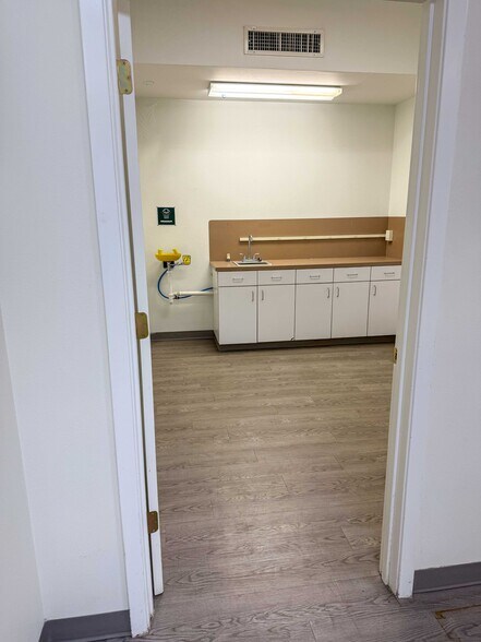 2112 N Navarro St, Victoria, TX à louer - Photo intérieure - Image 3 de 7