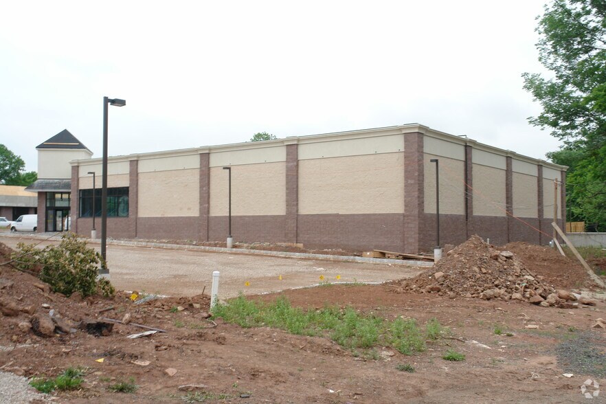 477 Union Ave, Bridgewater, NJ à louer - Photo du bâtiment - Image 3 de 4