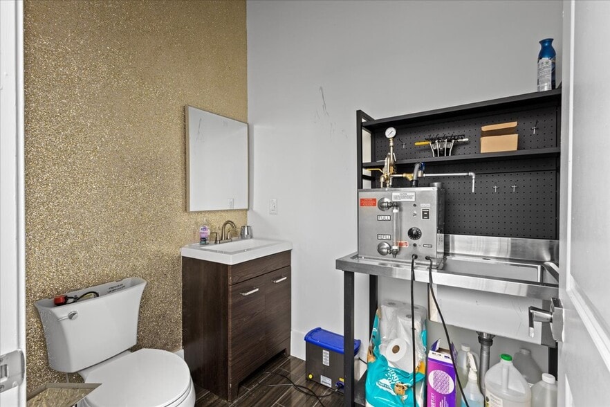 256 Pharr Rd NE, Atlanta, GA for lease - Building Photo - Image 2 of 16