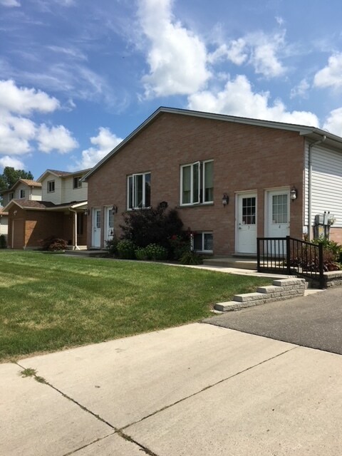 236 Eureka St, Petrolia, ON for sale Building Photo- Image 1 of 1