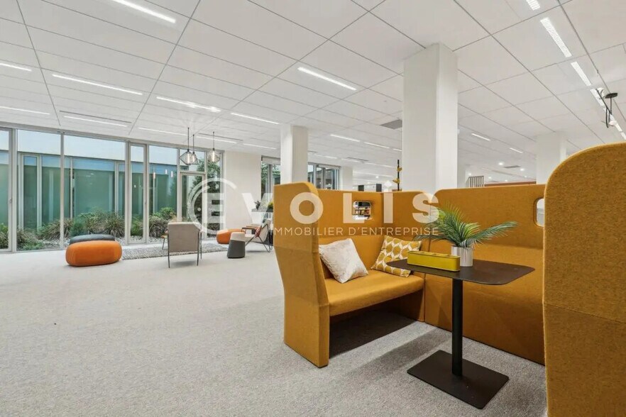 Bureau dans Fontenay-sous-Bois à louer - Photo du bâtiment - Image 2 de 11