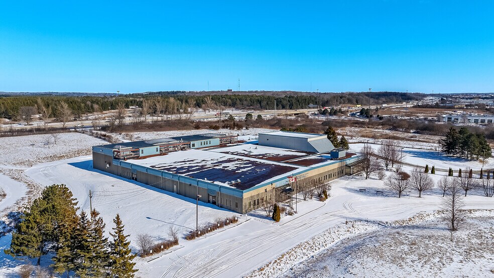 711 Dalton ave, Kingston, ON à louer - Photo du bâtiment - Image 2 de 4
