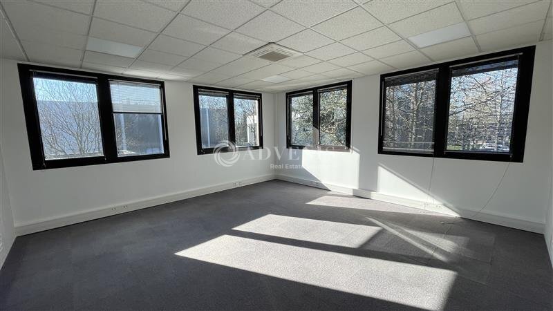 Office in Croissy-Beaubourg for lease - Interior Photo - Image 1 of 10
