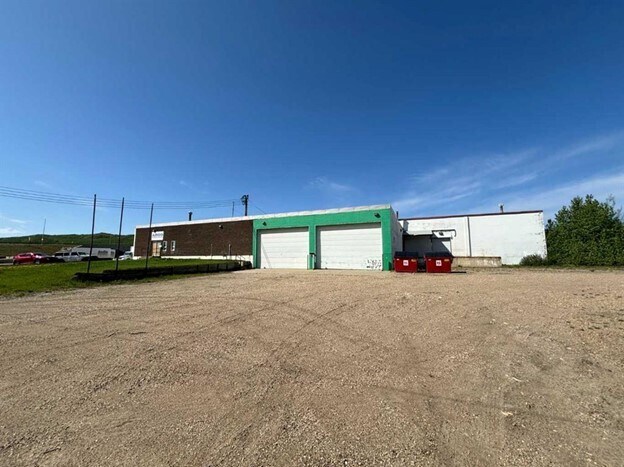 9120 90 St, Peace River, AB à louer - Photo du b timent - Image 2 de 4