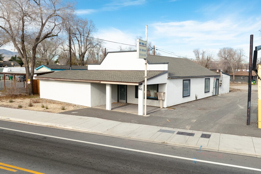 1940 Prater Way, Sparks, NV à louer - Photo du bâtiment - Image 2 de 6