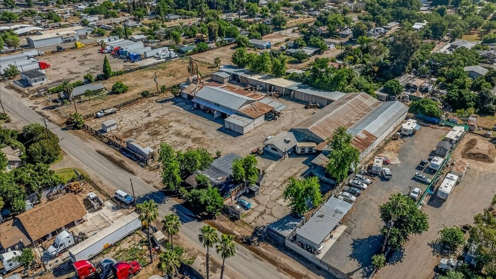 708 N Pleasant Ave, Fresno, CA for sale - Building Photo - Image 3 of 83