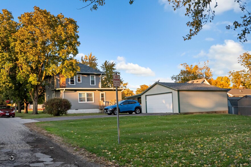 1320 Prairie St, Aurora, IL for sale - Primary Photo - Image 1 of 1