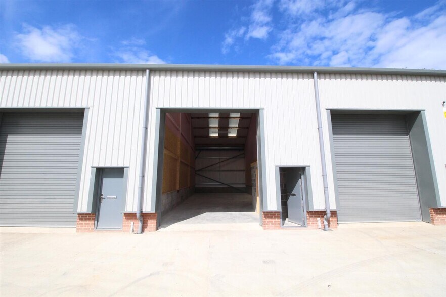 1-6 Hill View, Scarborough à louer - Photo du bâtiment - Image 2 de 6