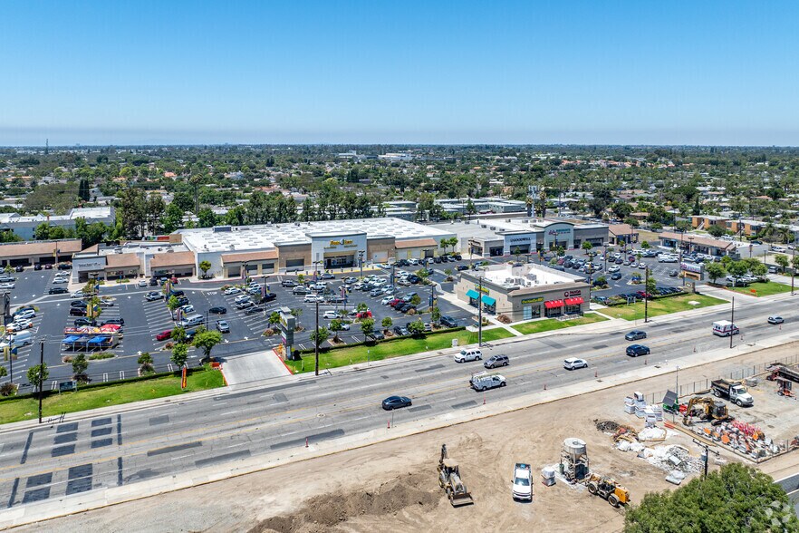 2100-2144 S Bristol St, Santa Ana, CA à louer - Aérien - Image 2 de 7