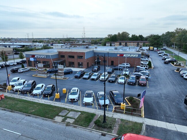 Plus de détails pour 7825 W 95th St, Hickory Hills, IL - Commerce de détail à vendre