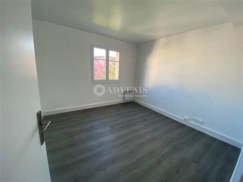 Bureau dans Poissy à vendre - Photo intérieure - Image 2 de 10