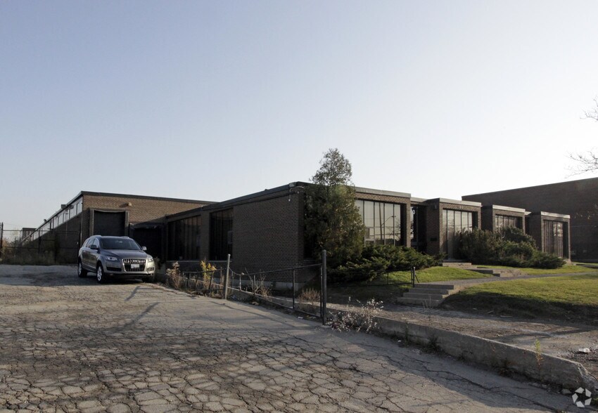 100 Toryork Dr, Toronto, ON à louer - Photo du bâtiment - Image 2 de 3