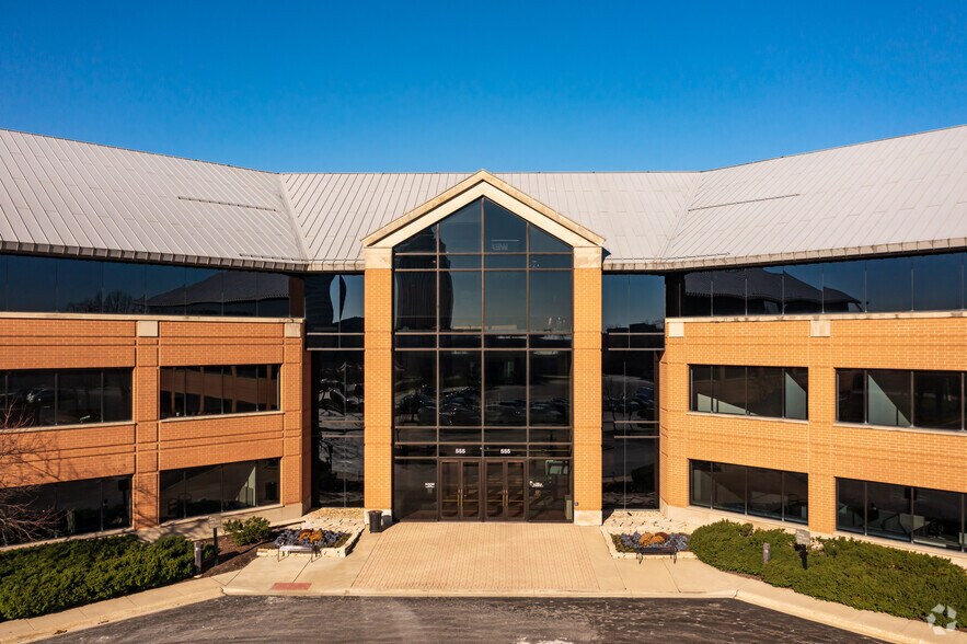 555 W Pierce Rd, Itasca, IL à louer - Photo du bâtiment - Image 3 de 6