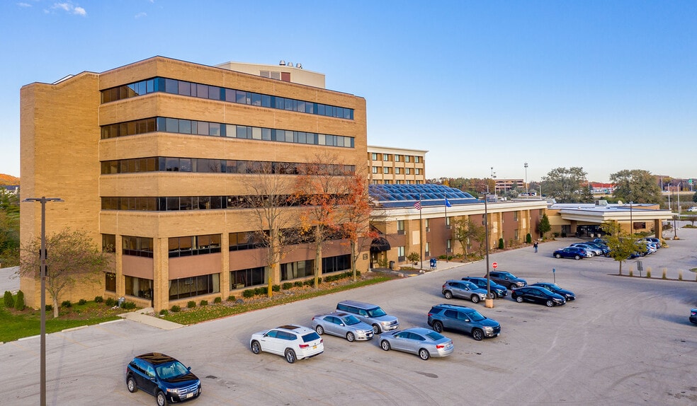 1005 S Moorland Rd, Brookfield, WI for sale - Building Photo - Image 3 of 38