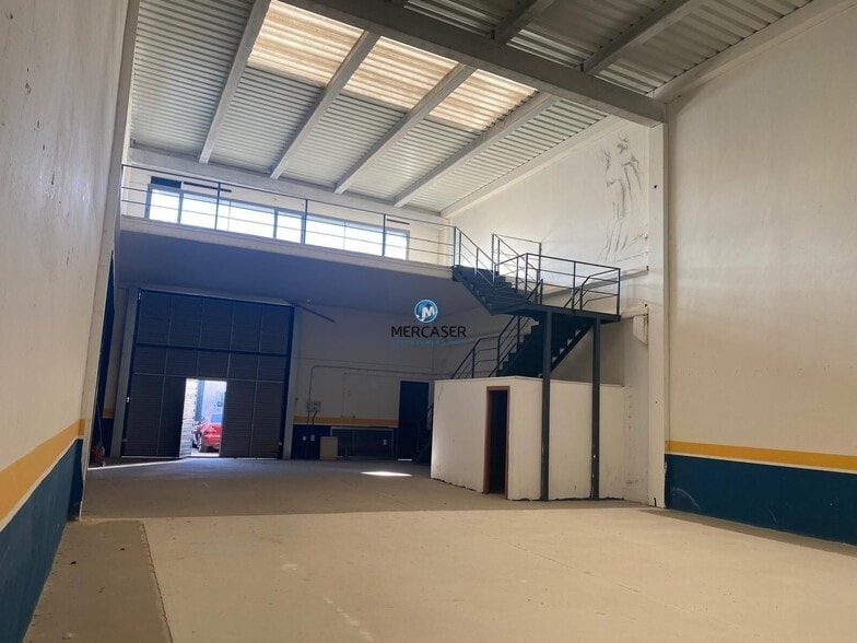 Calle Ferrocarril, 16, Meco, Madrid for lease - Building Photo - Image 1 of 2