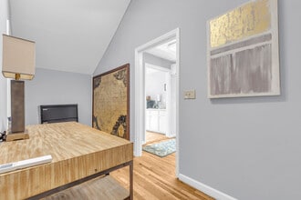 100 Whitsett St, Greenville, SC à louer Photo intérieure- Image 2 de 6