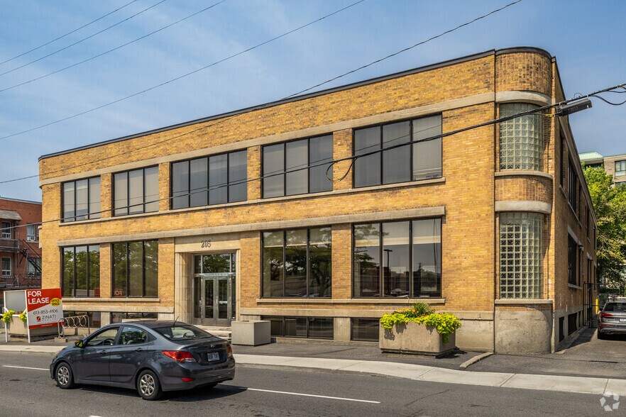 205 Catherine St, Ottawa, ON à louer - Photo du bâtiment - Image 2 de 17