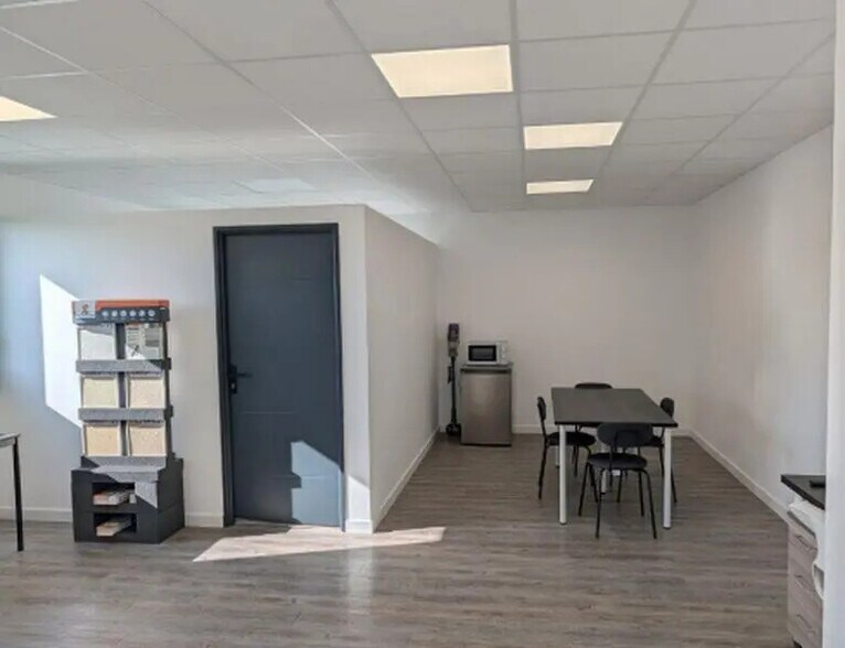 12 Rue Léopha, Mions à louer - Photo intérieure - Image 2 de 10