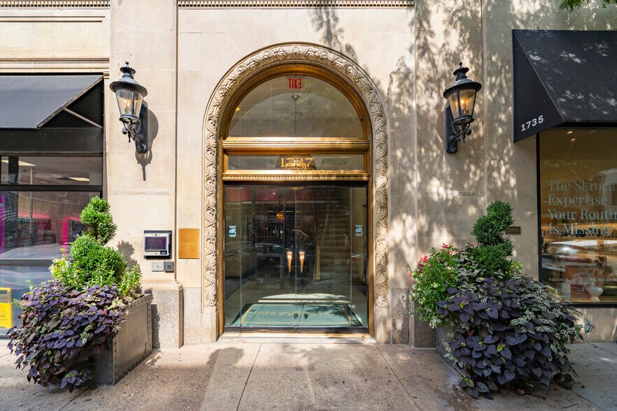 1737-1739 Chestnut St, Philadelphia, PA à louer - Photo du bâtiment - Image 2 de 14