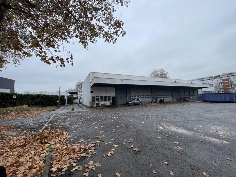 Industriel dans Villeneuve-la-Garenne à louer - Photo du bâtiment - Image 2 de 30