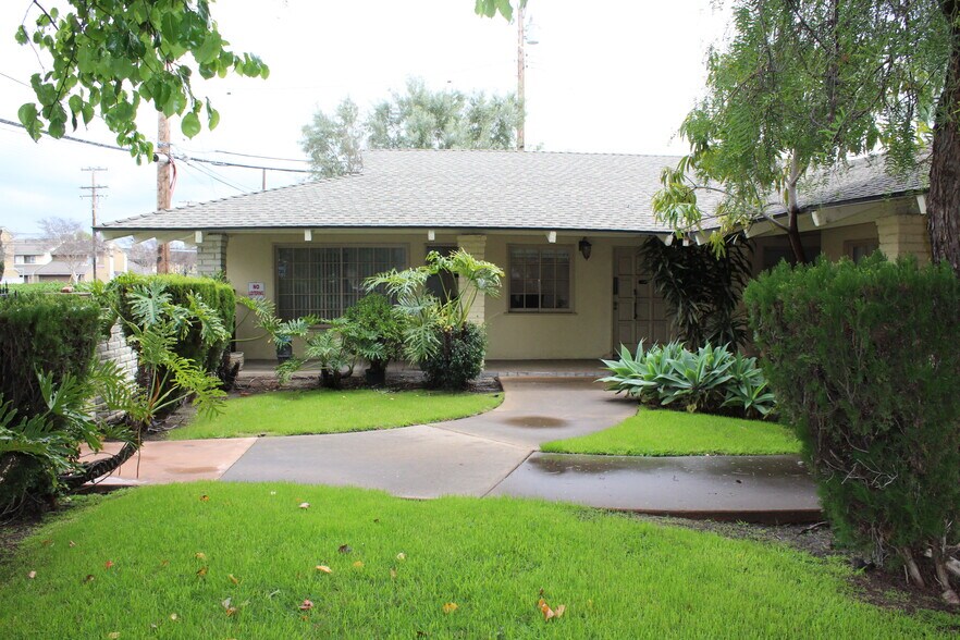 8732 Westminster Blvd, Westminster, CA à louer - Photo du bâtiment - Image 2 de 4