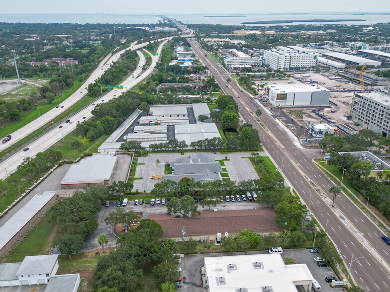 4102 34th St S, Saint Petersburg, FL à louer - Photo du bâtiment - Image 3 de 34