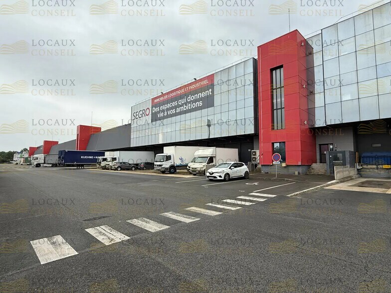 Flex dans Le Blanc-Mesnil à louer - Photo du bâtiment - Image 1 de 11