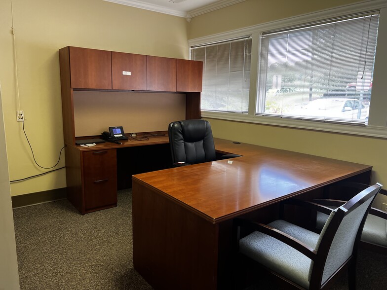 89 Hospital Dr, Brevard, NC for lease - Interior Photo - Image 3 of 11